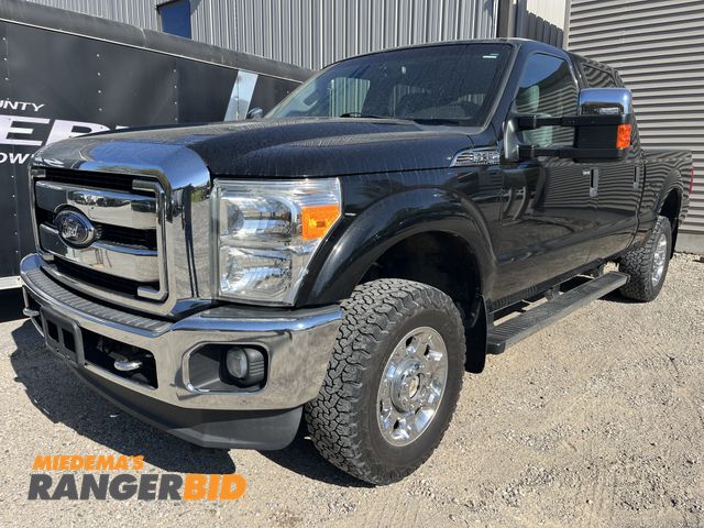 Lot 30-4828 - 2015 Ford F-350 Crew Cab Pickup Truck 4x4