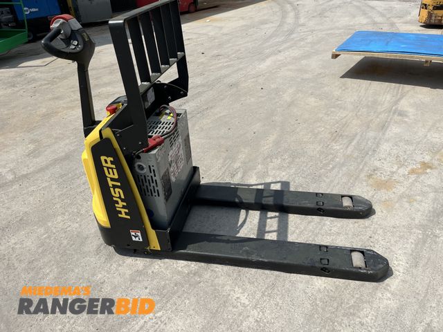Lot 30-871 - 2021 Hyster W45Z-HD Pallet Jack Forklift Pallet Jack