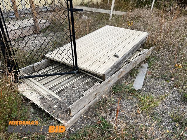 Lot 30-3975 - Lot includes (4) aluminum dock sections with (3) supports. (does not come with ladder.) Bu...