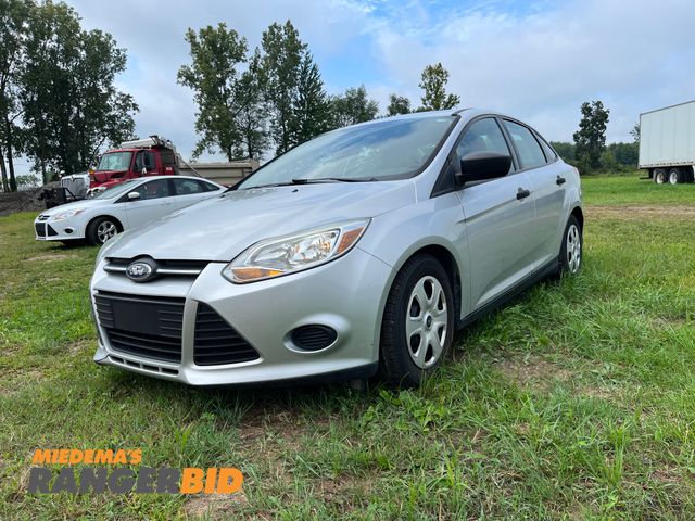 Lot 30-3513 - 2014 Ford Focus with a 2.0L L4 DOHC 16V engine. S with 40,412 miles Sedan FWD