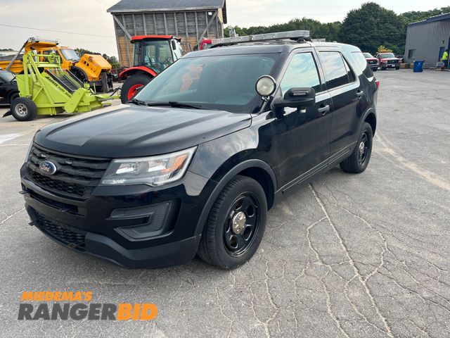 Lot 30-3467 - 2017 Ford Explorer with a 3.7L V6 DOHC 24V engine Police SUV AWD •	2017 Ford Explorer with a 3.7L V6...