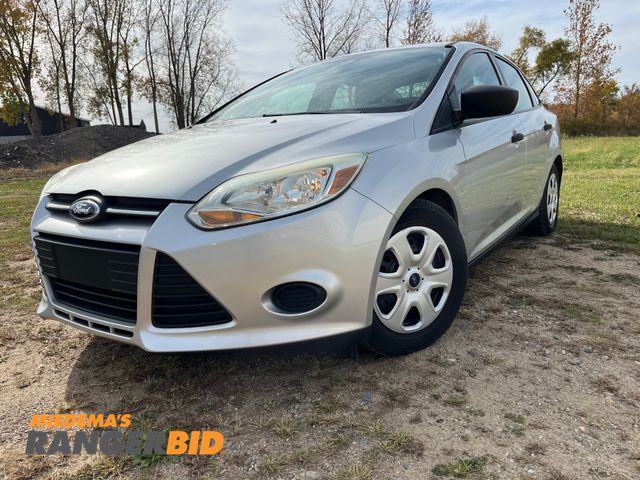 Lot 30-2892 - 2014 Ford Focus with a 2.0L L4 DOHC 16V engine. S with 19998 miles Sedan FWD