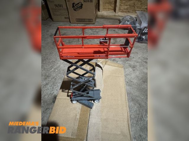 Lot 30-3030 - Skyjack 3220 Scissor Lift Other