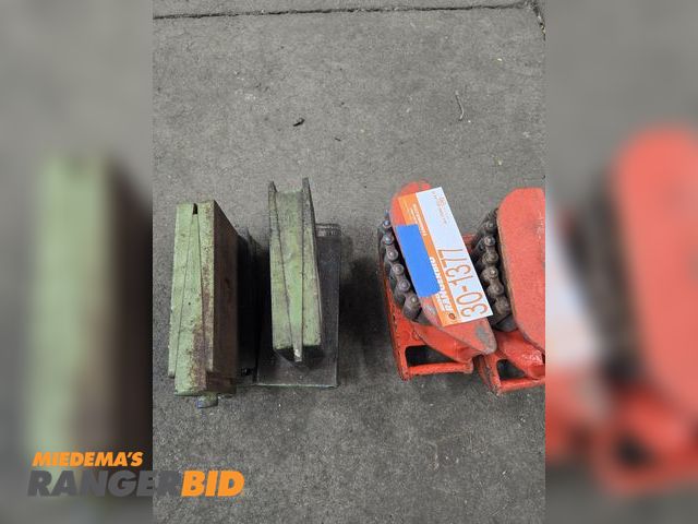 Lot 30-1377 - Machine Skates and Leveling Wedges