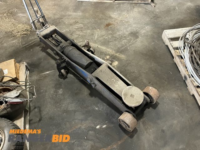 Lot 30-759 - Heavy Duty Floor Jack
