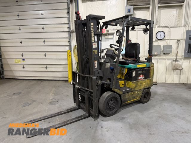 Lot 30-5055 - Komatsu FB25SH-5 Electric Forklift 4,160 lb Capacity, Solid Tires, 3 Stage Mast, Lift, Tilt, Sideshi...