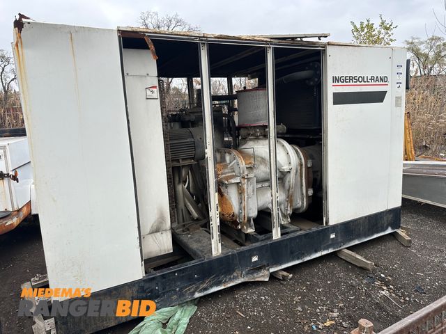 Lot 30-10073 - INGERSOLL RAND COMPRESSOR SSRXPE300S-2S INGERSOLL RAND COMPRESSOR RUNS GOOD