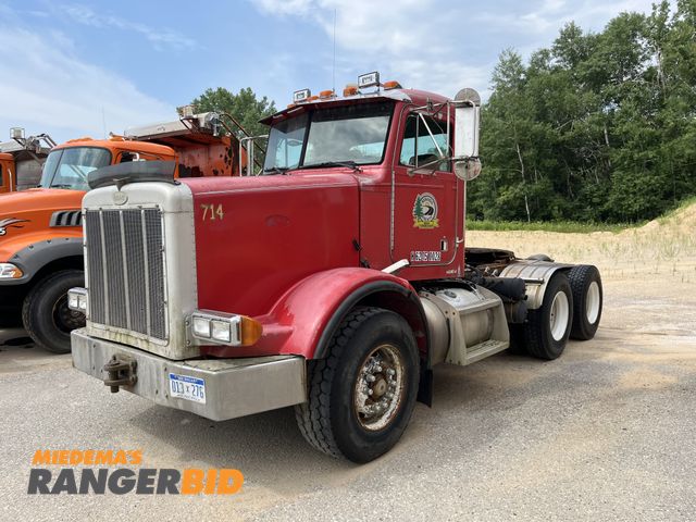 Lot 30-1512 - 1999 Peterbilt 357 6X4 with a 14.0L L6 DIESEL engine. Day Cab
