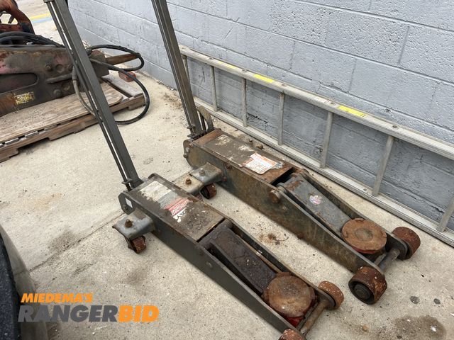 Lot 30-4974 - 2 FSJ-200 Floor Service Jack 20,000 capacity