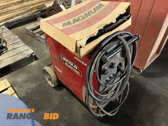 Lot 30-890 - Lincoln Power Mig 255 Welder