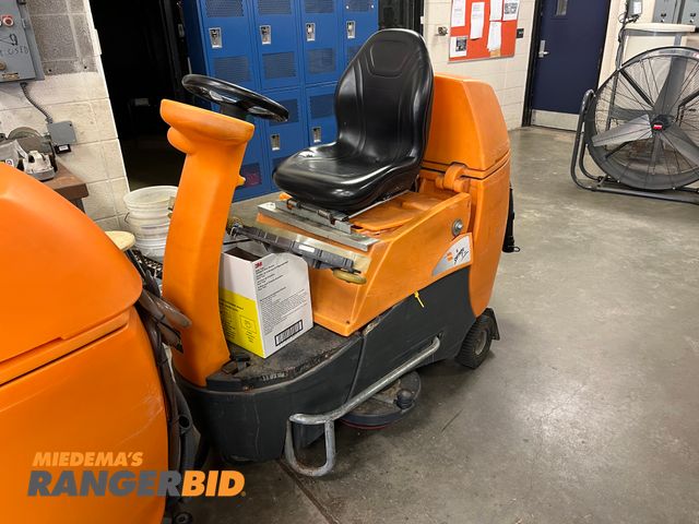 Lot 30-3806 - 1 Taski Swingo 2500, C02500, Series 215 Ride-on Floor Scrubber 2041 hours, Municipality owned.
