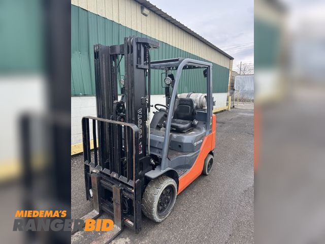 Lot 30-2229 - 2016 Toyota 8FGCU25 Forklift