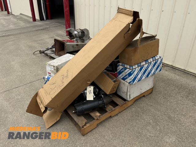 Lot 30-1721 - Pallet of starters most have been refurbished. Also included exhaust pipe.