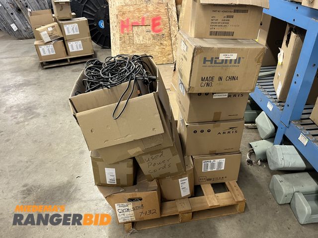 Lot 30-903 - Pallet of power cords . .
