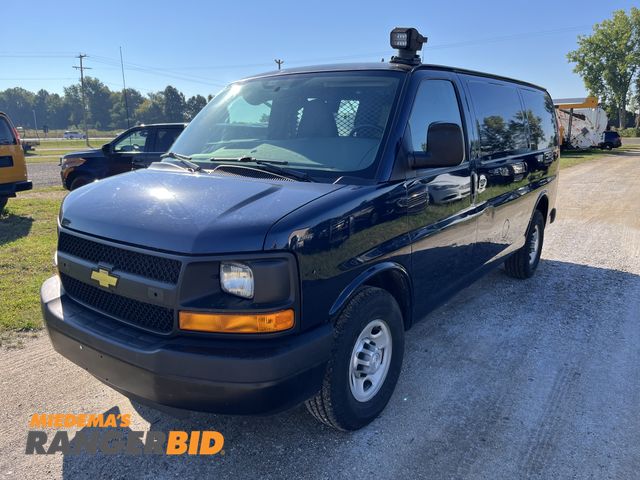 Lot 30-1199 - 2015 Chevrolet Express 2500 with 56,638 miles Cargo Van RWD