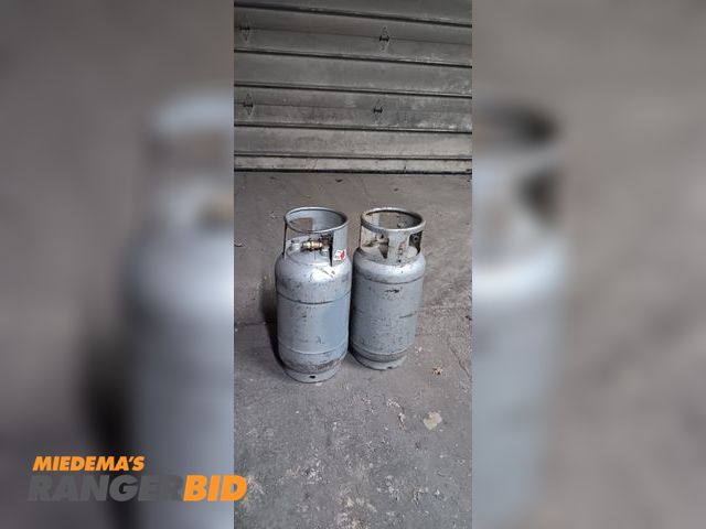 Lot 30-10095 - Set of (2) Forklift Propane Tanks