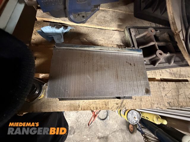 Lot 30-10980 - 1 6x12 Magnetic Compound Sine Chuck

Pickup by appointment only, buyer to call and make pickup arran...