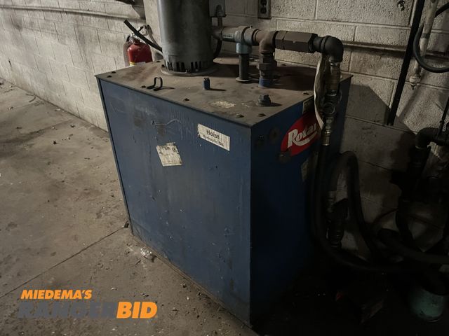 Lot 30-4512 - Hydraulic Tank with Pump