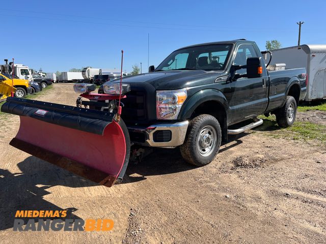 Lot 30-857 - 2015 Ford F-250 SD with a 6.2L V8 OHV 16V engine. Regular Cab Plow Truck 4x4