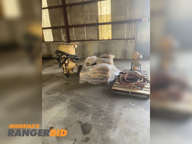 Lot 30-1013 - Empire Super-800-7P Sand Blaster