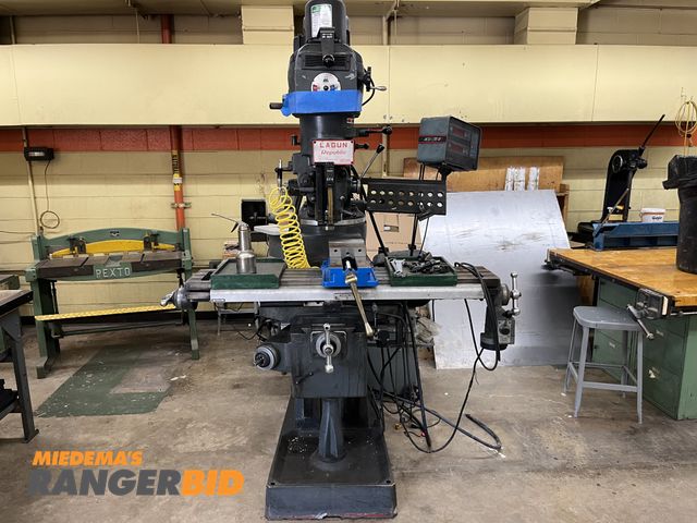 Lot 30-1083 - AGUN FTV-2 Milling Machine with digital readout
