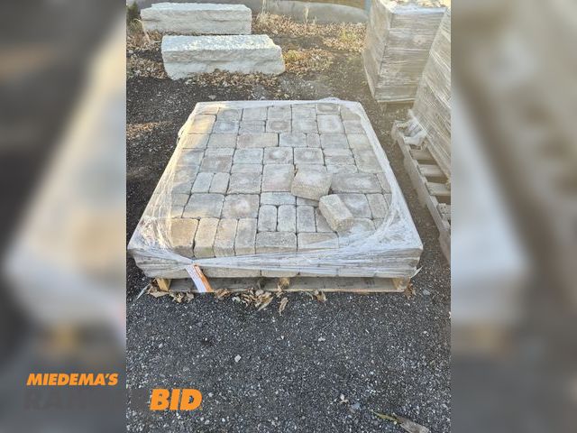 Lot 30-3112 - Belgard Dublin Cobble Pavers, 45 sq. ft