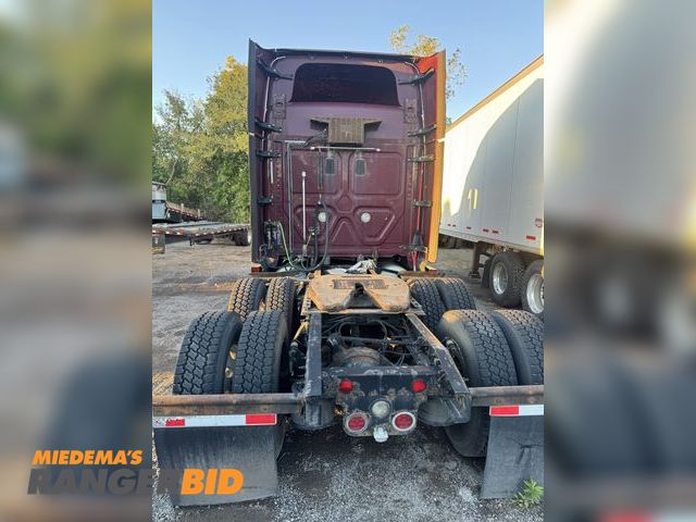 Lot 30-10705 - 2015 Freightliner  Cascadia Semi Truck 2015 Freightliner non running. Needs motor. Virgin Tires and ...