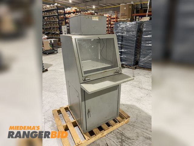 Lot 30-34 - APW Mclean Enclosure w/ Air Conditioner Unit  

Seller will assist with loading. Forklift and loadin...