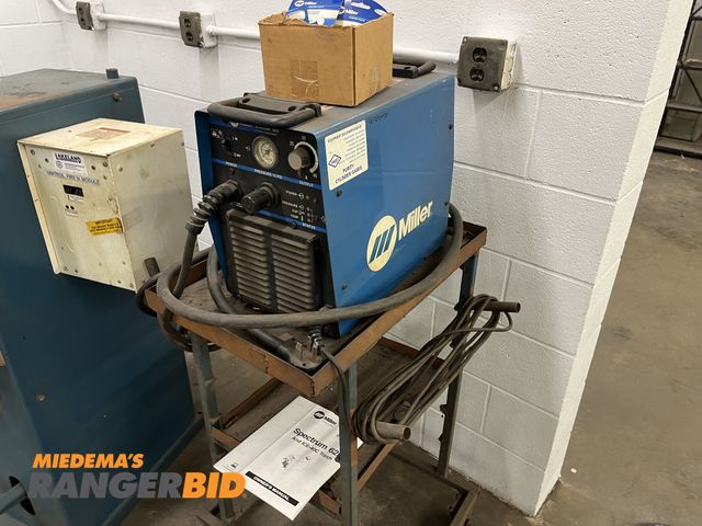 Lot 30-4616 - Miller Spectrum 625 Plasma Cutter