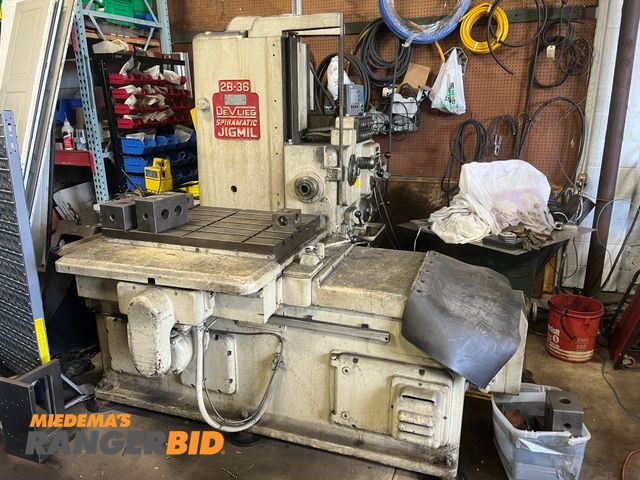 Lot 30-22 - Devlieg 2B-36