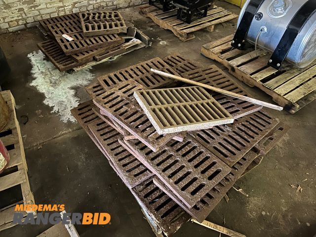 Lot 30-1632 - (2) pallets of heavy duty floor grates rusty