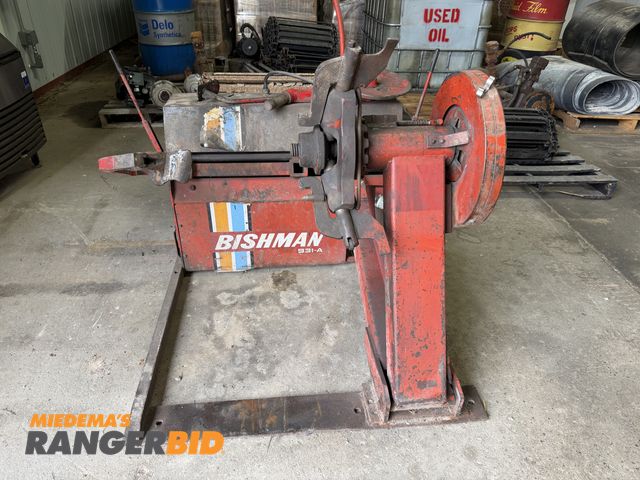 Lot 30-11536 - 1 BISHMAN 931-A Electric Powered Single Phase HD TRUCK TIRE CHANGER USED BISHMAN HEAVY DUTY TRUCK TI...