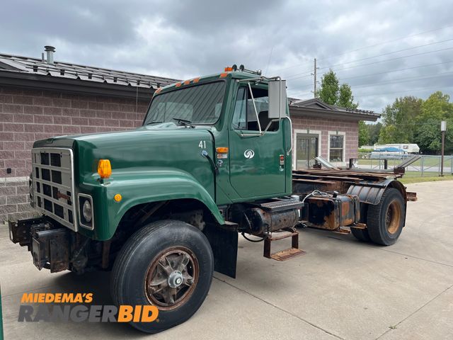 Lot 30-3407 - 1990 International 2554 with a 7.6L L6 DIESEL engine. Dump Truck