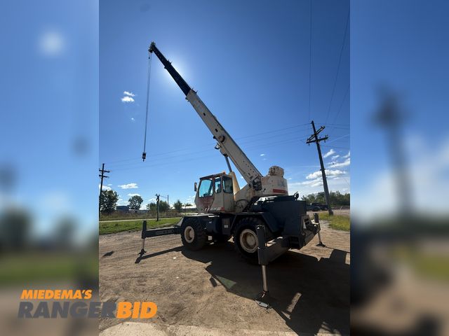 Lot 30-11527 - Lorain 275 27.5 ton crane All Terrain Crane Runs and operates.
