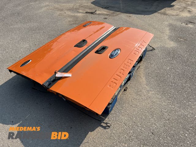 Lot 30-10531 - Ford F-250 Tailgate years: 2004 and 2006