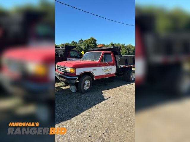 Lot 30-10048 - 1988 Ford 3500 Dump Truck Runs good, cab was replaced, but it is a 3500