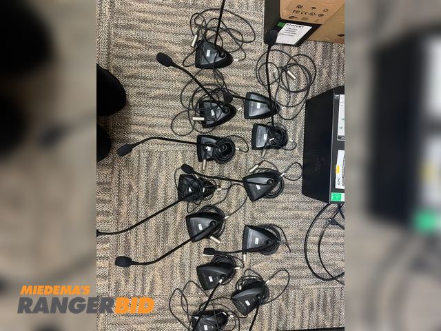 Lot 30-10081 - (12) Shure Microphones .