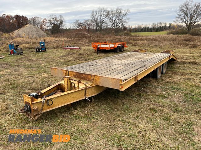 Lot 30-3979 - 1984 Trail-King TK20-2400 Equipment Trailer Flat Bed Trailer