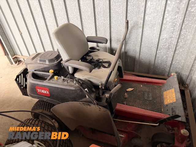 Lot 30-3251 - Toro MX 4250 Zero-Turn Lawn Mower
