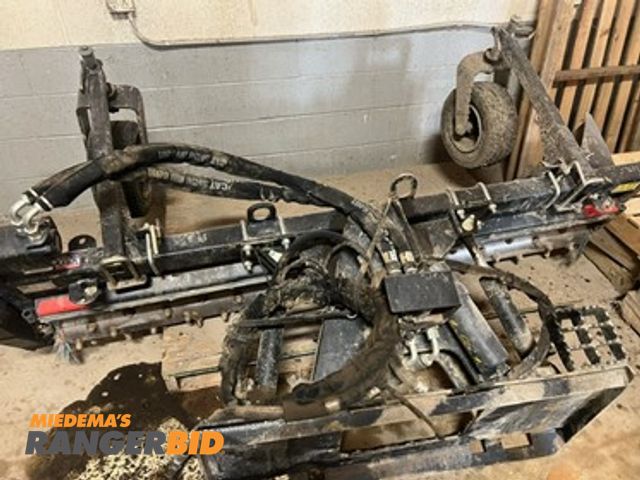 Lot 30-1011 - Caterpillar PR1121 Power Box Rake 84" wide, hydraulic driven, hydraulic angle adjustment, skid steer...