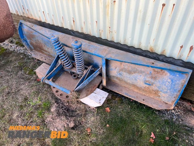 Lot 30-3036 - Ford 6' plow / blade