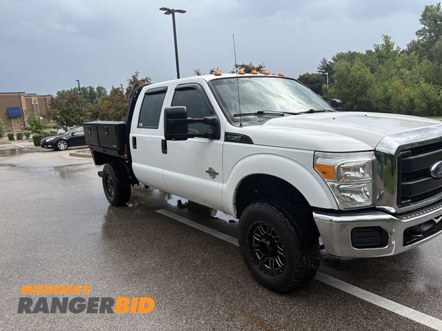 Lot 30-10552 - 2016 Ford F-250 XL Crew Cab Pickup Truck 4x4