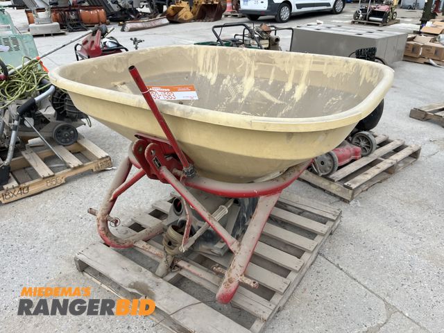 Lot 30-1583 - Vicon 1,000 lb capacity spreader. PTO powered. Municipality owned. Worked when taken out of service.