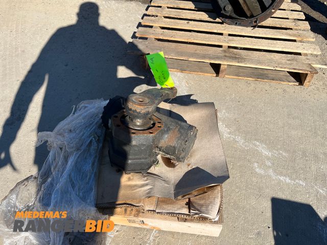 Lot 30-3728 - Gear Box for E1 1995