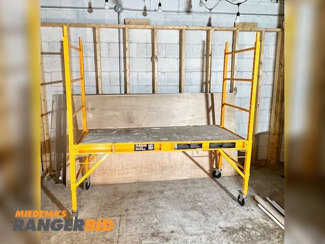 Lot 30-503 - 1 Franklin 900 Pound Scaffold Transportable scaffold