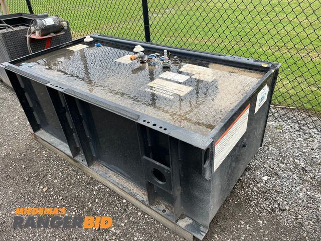 Lot 30-2575 - Tramont Crystal Clean Used Antifreeze / Waste tank #105742