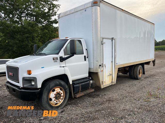 Lot 30-3836 - 2008 GMC C7500 C7C042 with a 7.4L V8 OHV 16V engine. 24' Box Truck