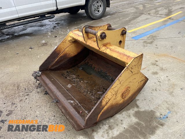 Lot 30-4968 - Central Fabricators 48" 0.6 yard Backhoe bucket #426B