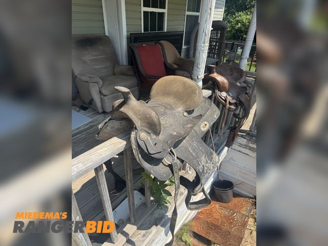 Lot 30-10540 - Saddle used 15”