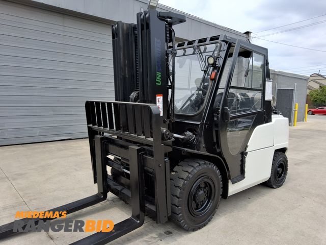 Lot 30-11368 - 2016 Unicarriers 11,000lbs Capacity Pneumatic Forklift With Forkposition - See Video for Operation